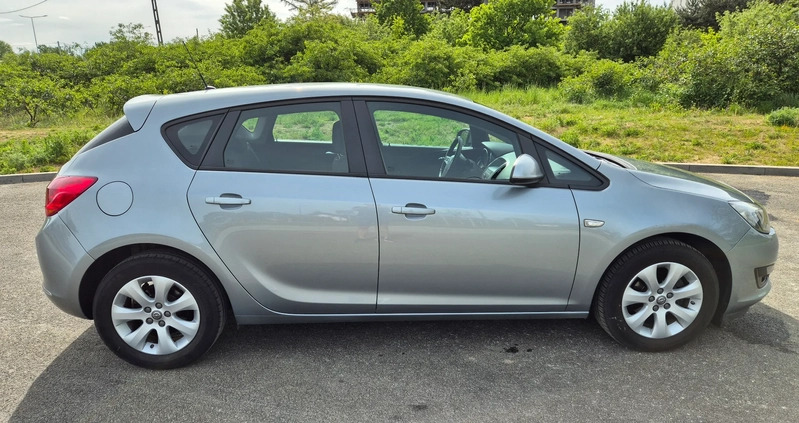 Opel Astra cena 29800 przebieg: 200000, rok produkcji 2014 z Warszawa małe 137